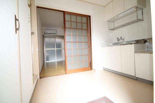 1K Apartment for Rent in Kitakyushu near Nishi-Kurokaki Station - Thumbnail 3