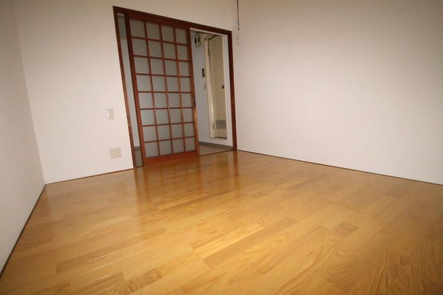 1K Apartment for Rent in Kitakyushu near Nishi-Kurokaki Station - Thumbnail 2