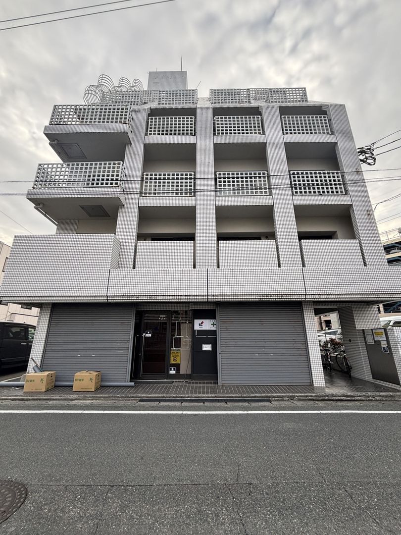Shinsei Mansion Tenjin 1R Apartment for Sale Near Nishitetsu Kurume Station - Thumbnail 2