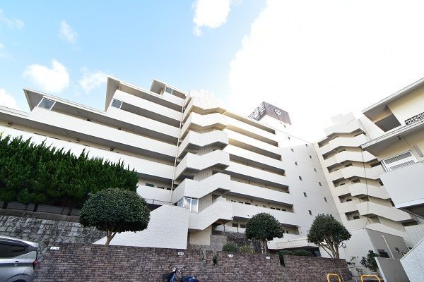 3LDK Apartment for Sale in Kitakyushu with Balcony & Views - Thumbnail 3