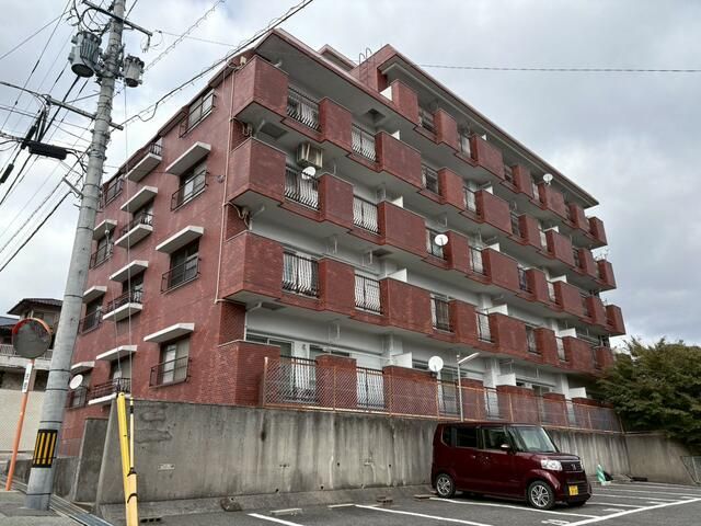 3LDK Corner Apartment in Kurosaki - ¥2.98M - Thumbnail 3