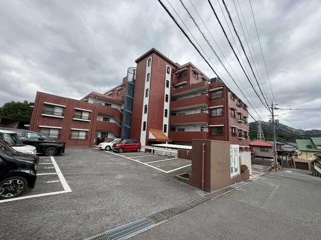 3LDK Corner Apartment in Kurosaki - ¥2.98M - Thumbnail 2
