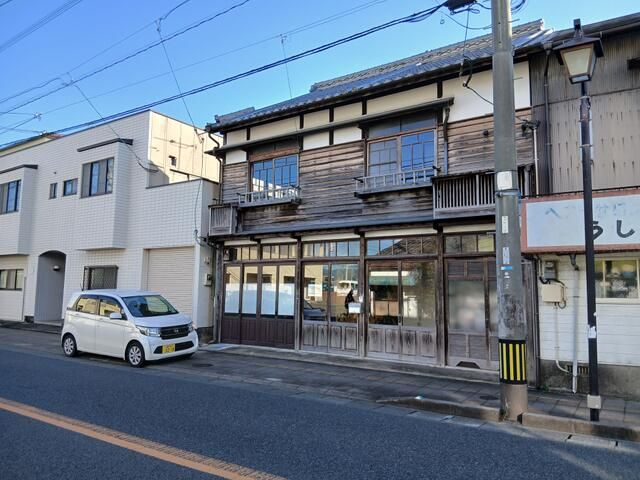 Traditional Wooden Commercial Building in Yame City Historic District - Thumbnail 3