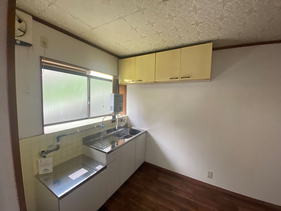 Kitakyushu Apartment Building for Sale Near Moji Port Retro - Thumbnail 3