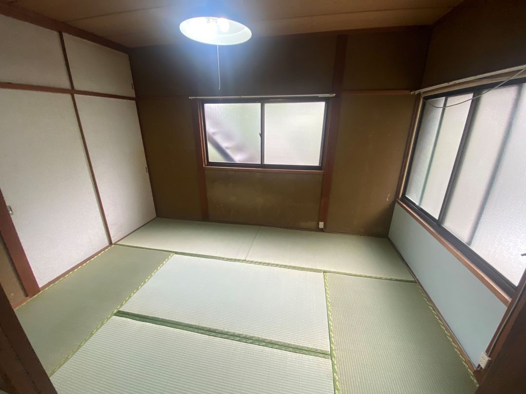 Kitakyushu Apartment Building for Sale Near Moji Port Retro - Thumbnail 4