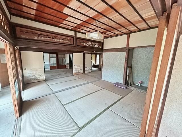 Spacious 7DK Traditional House on 611sqm Land in Buzen, Fukuoka - Thumbnail 2