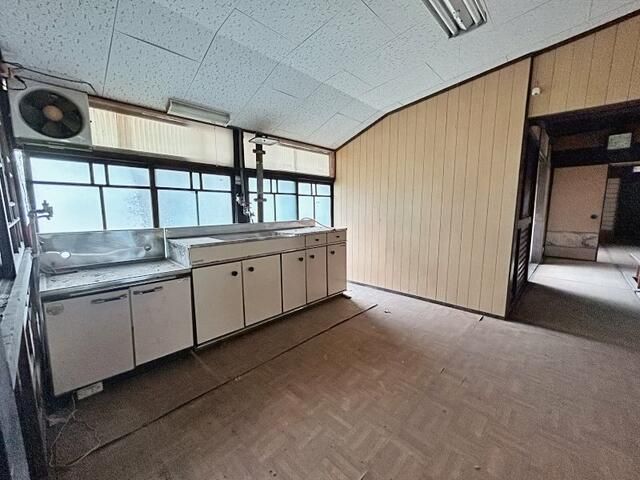 Spacious 7DK Traditional House on 611sqm Land in Buzen, Fukuoka - Thumbnail 3