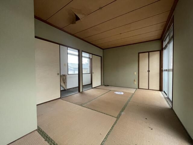 4DK Detached House for Sale in Kitakyushu's Wakamatsu Ward - Thumbnail 2