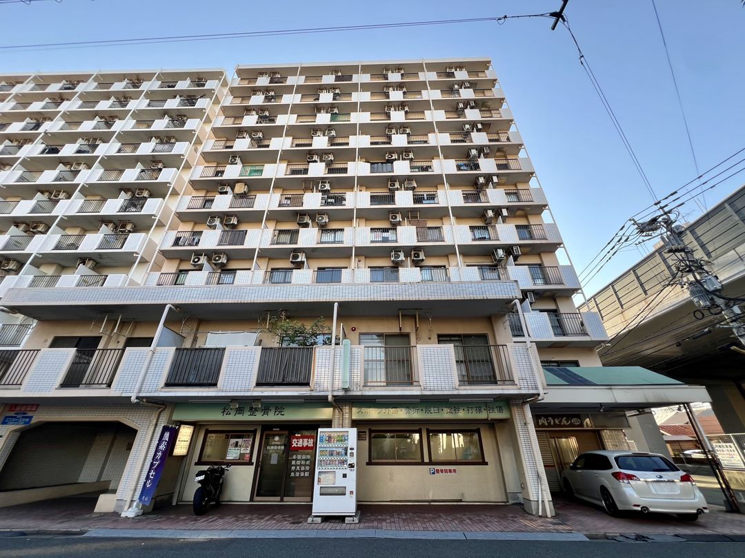White Palace Kogane 5 Building Apartment for Sale in Kitakyushu - Image 1
