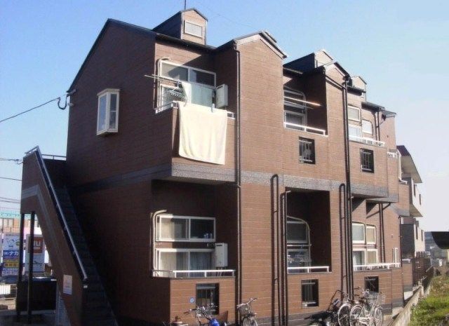 Christmas Rose 103 Apartment for Rent in Kurume, Fukuoka - Image 1