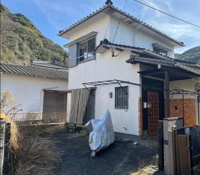 3DK Wooden House for Sale in Kamifujimatsu, Kitakyushu - Image 1