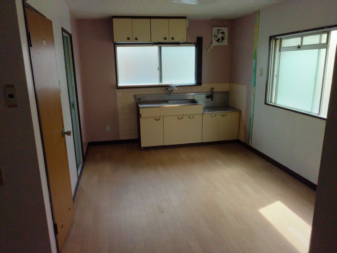 Ando Mansion 6-Unit Apartment Building for Sale in Shimonoseki - Thumbnail 4