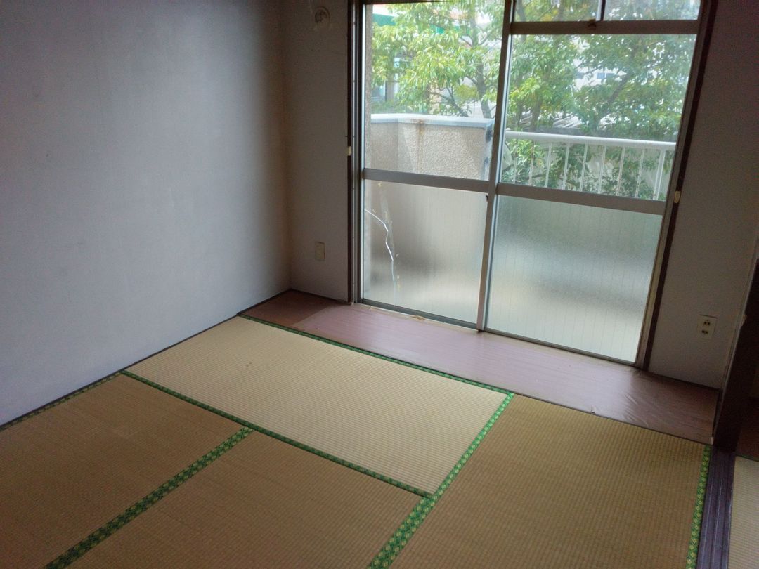 Ando Mansion 6-Unit Apartment Building for Sale in Shimonoseki - Thumbnail 2