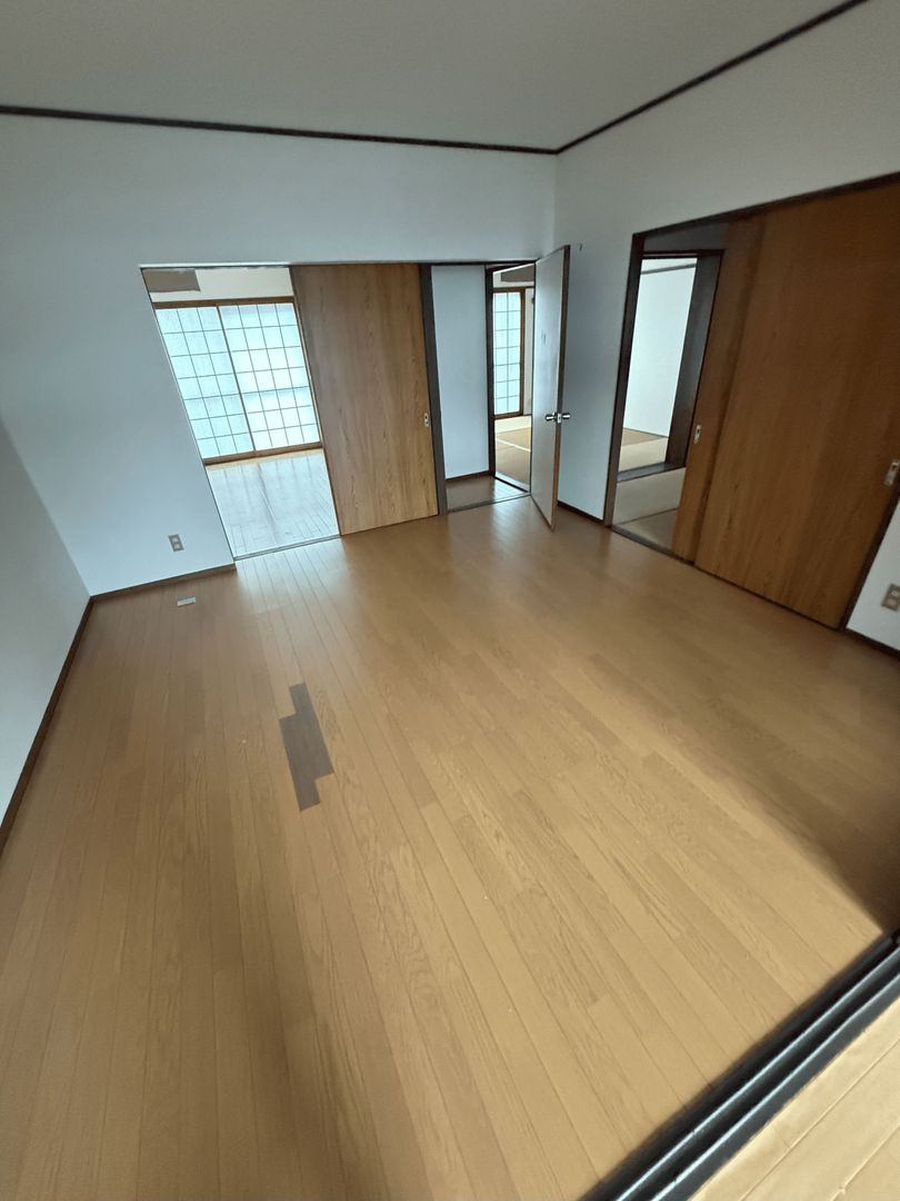 3LDK Apartment for Sale in Kitakyushu's Tobata Ward - Thumbnail 4
