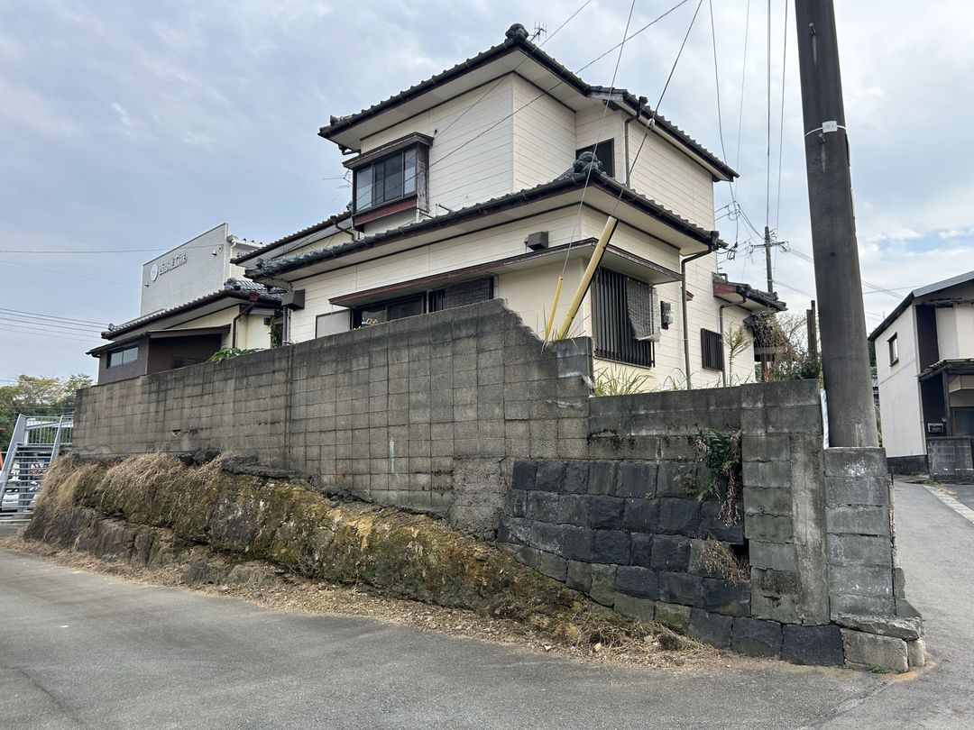 1978 3DK Wooden House on 187sqm Land in Omuta, Fukuoka - Image 1