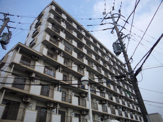 Kurume 1K Apartment for Rent near Minami-Kurume Station - Image 1