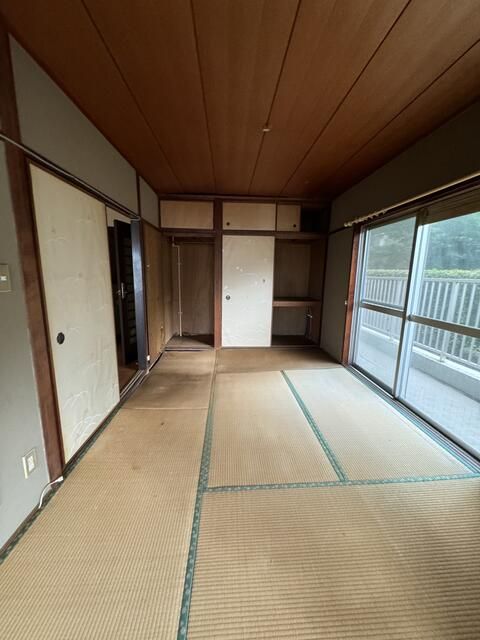 2LDK Apartment for Sale in Kitakyushu's Kokurakita Ward - Thumbnail 3