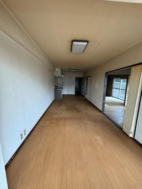 2LDK Apartment for Sale in Kitakyushu's Kokurakita Ward - Thumbnail 4