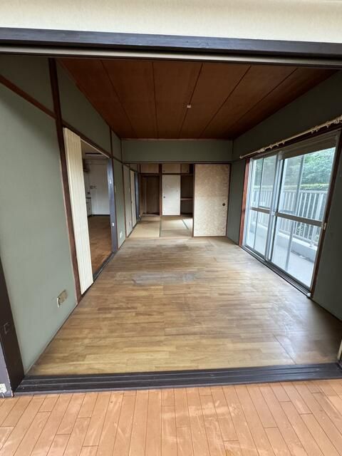 2LDK Apartment for Sale in Kitakyushu's Kokurakita Ward - Thumbnail 2