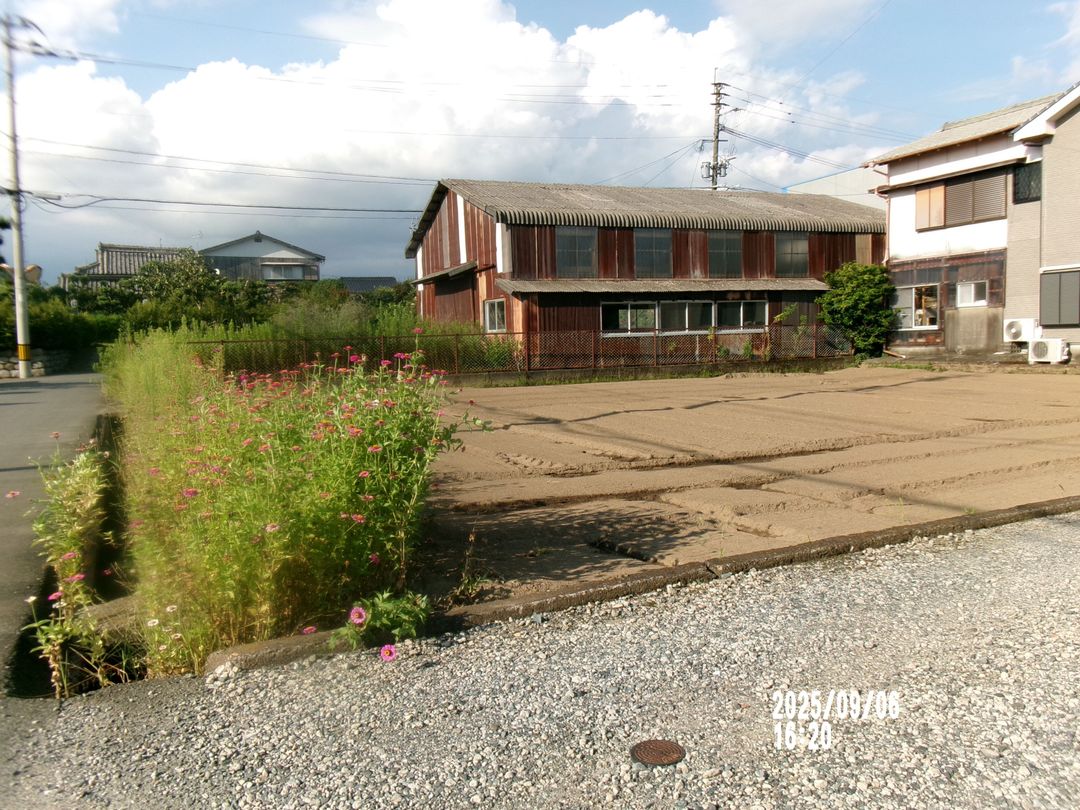 Steel-Frame Building for Sale on Corner Lot in Kurume, Fukuoka - Thumbnail 2