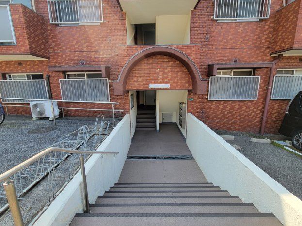 4LDK Apartment for Sale in Kitakyushu's Moji Ward - Investment Opportunity - Thumbnail 2