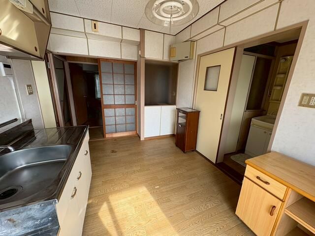 3DK Apartment in Shimo-Nijutcho Danchi, Kitakyushu - Thumbnail 2