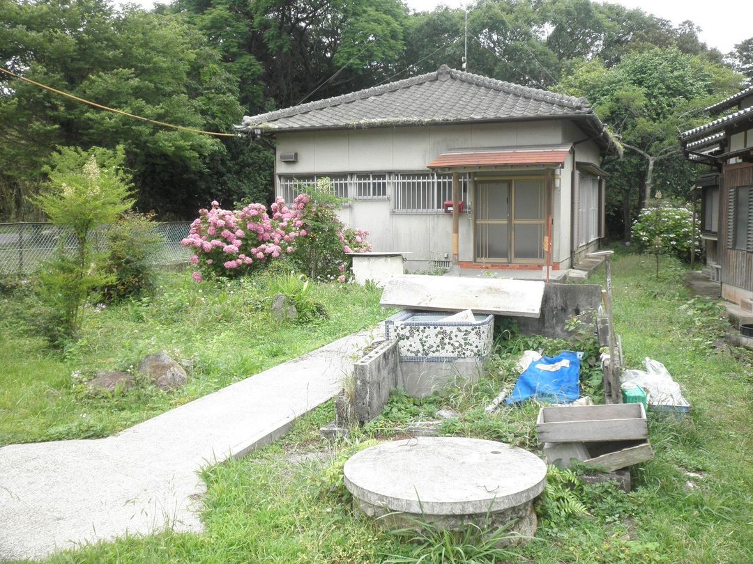 Large 1084 sqm Land with 2LDK House in Buzen, Fukuoka - Thumbnail 2