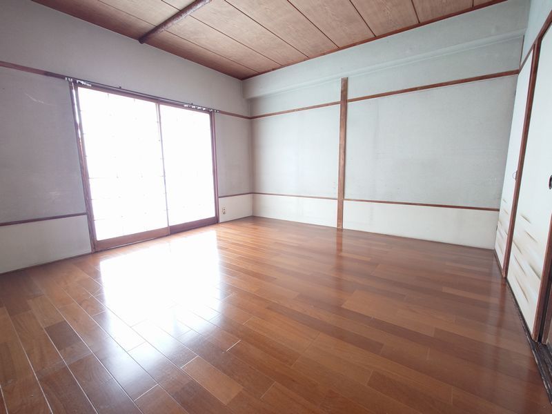 3DK Apartment in Kitakyushu with South-Facing Balcony & Storage - Thumbnail 3