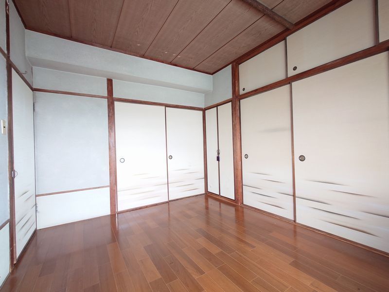 3DK Apartment in Kitakyushu with South-Facing Balcony & Storage - Thumbnail 4