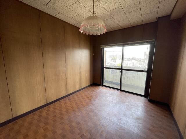 3DK Corner Apartment with Park View in Kitakyushu, Fukuoka - Thumbnail 4
