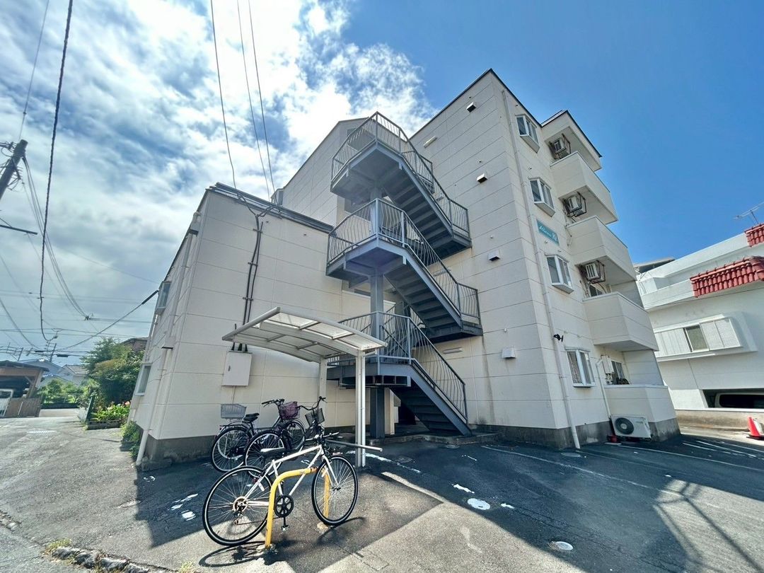Renovated 1R Apartment for Rent in Kurume, Fukuoka - Image 1