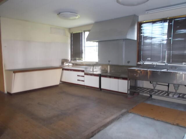 Oaza Red Bear, Toyomae City, Kanagawa Prefecture - Thumbnail 4