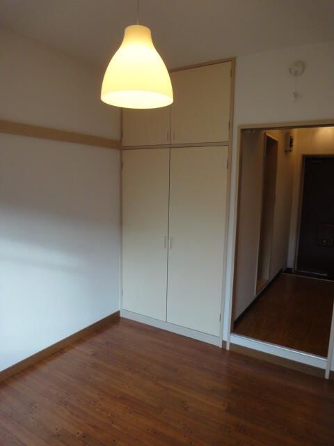 1K Apartment for Rent in Fuchu, Tokyo - 17 sqm - Thumbnail 4