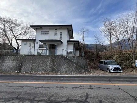 Showa Retro Home with Mountain Views in Nagano's Aoki Village - Thumbnail 4