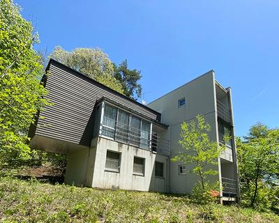 Enjoy the highland forests with this 3-storey mansion on a hilltop: villas, real estate, properties for sale, Hometown Information Centre: Nationwide rural living property data — Image 1, Hokuto, Yamanashi