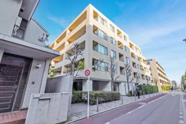 Musashino Residence 3LDK Apartment with Private Garden, Tokyo - Thumbnail 2