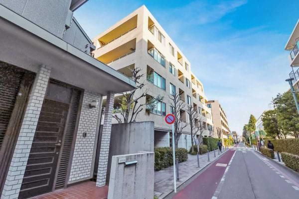 Musashino Residence 3LDK Apartment with Private Garden, Tokyo - Thumbnail 3