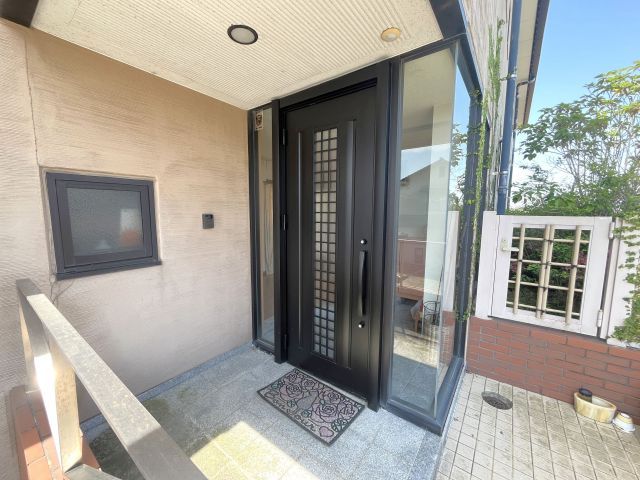 8LDK House for Sale in Yanagawa, Fukuoka with Solar Panels - Image 1