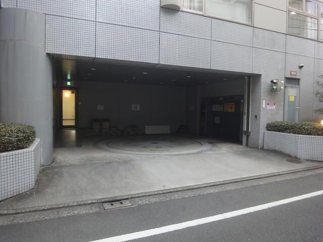 Mechanical Parking Space for Rent in Bunkyo, Tokyo - Thumbnail 2
