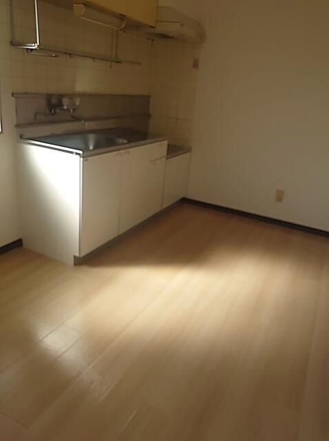 2DK Apartment for Rent in Higashiyamato, Tokyo - 44.5 sqm - Thumbnail 3