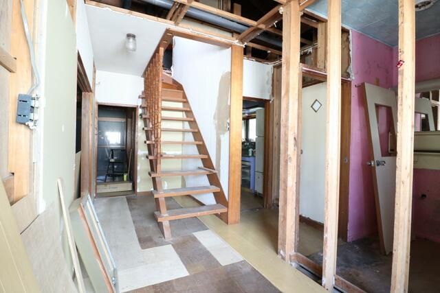 1982 5DK House with Land and Forest in Kannami, Shizuoka - Image 1