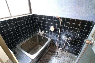 1982 5DK House with Land and Forest in Kannami, Shizuoka — Bathroom, Kannami, Shizuoka