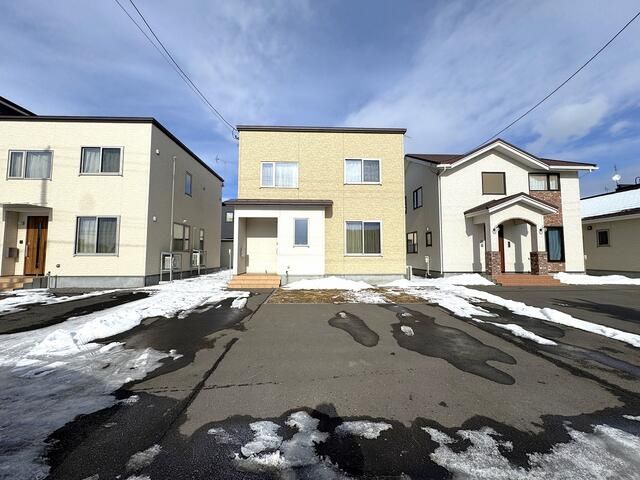Modern 4LDK House for Sale in Tomakomai, Hokkaido - Thumbnail 2