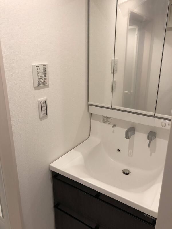 Modern 2LDK House for Rent in Takadanobaba, Tokyo - Thumbnail 4