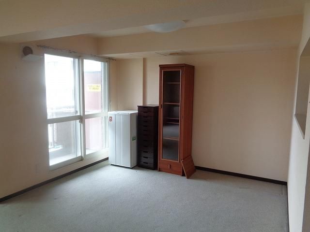 3LDK Apartment for Sale in Quiet Sapporo Neighborhood - Thumbnail 3