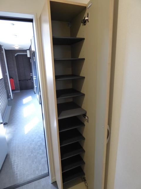 1K Apartment for Rent in Kashiwa, Chiba - 71,000 Yen - Thumbnail 3