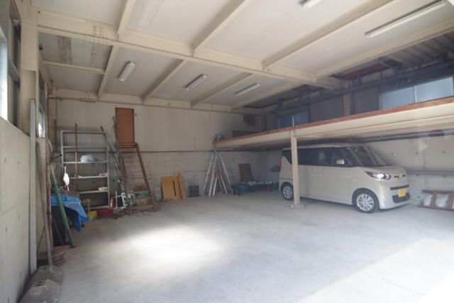 Spacious 1985 House in Kagoshima with Garden & 3 Car Parks - Thumbnail 3