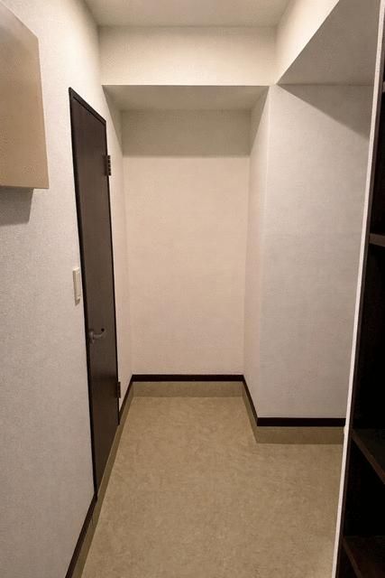 2LDK Apartment for Rent in Chiyoda, Tokyo - 76.62 sqm - Thumbnail 3