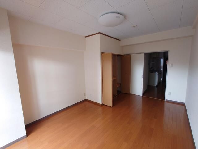 9-Story Apartment Building for Sale in Fukushima City near Station - Thumbnail 4