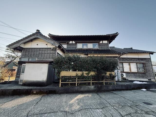 Spacious 10DK House in Tsurugi, Ishikawa - Main Image